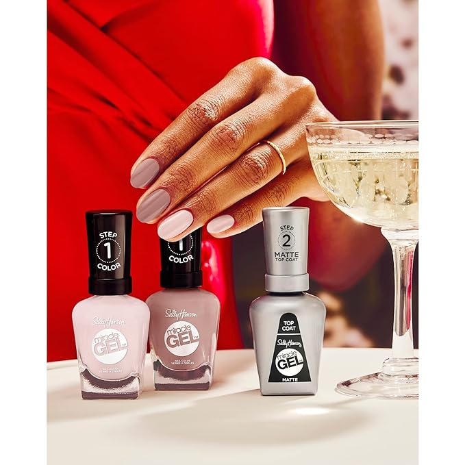 Sally Hansen Miracle Gel™, Travel Seekers Sunbrella, Long Lasting, Gel-Like Formula, No UV Lamp Needed, Yellow Nail Polish