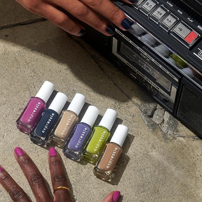 essie Expressie Nail Polish, Quick-Dry Green Nail Polish, Power Moves, Vegan, Main Character Moment, 0.33 fl oz